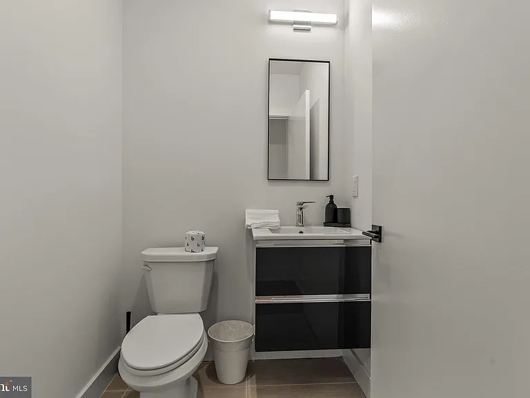 416 W Girard Ave #2 — Photo 11