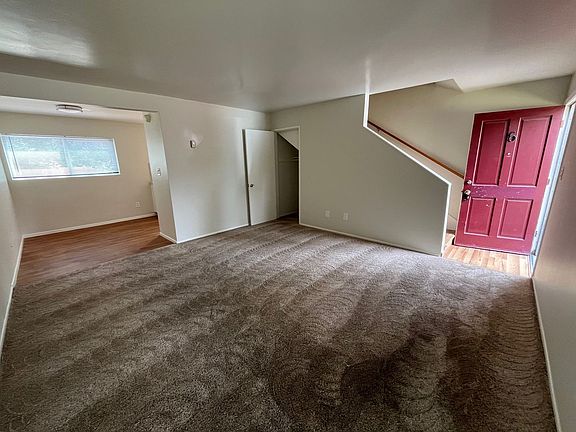 2nd image of 1109 Laurel Ln APT 6