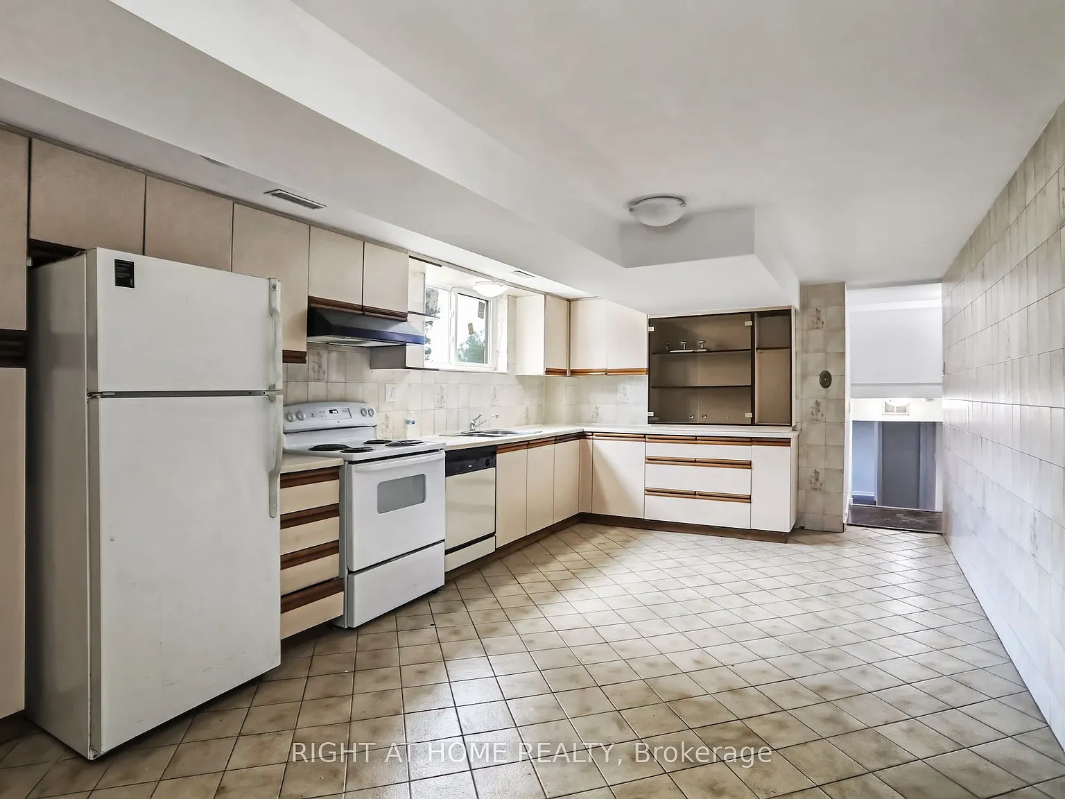 3 bed, $2,495 — Photo 3