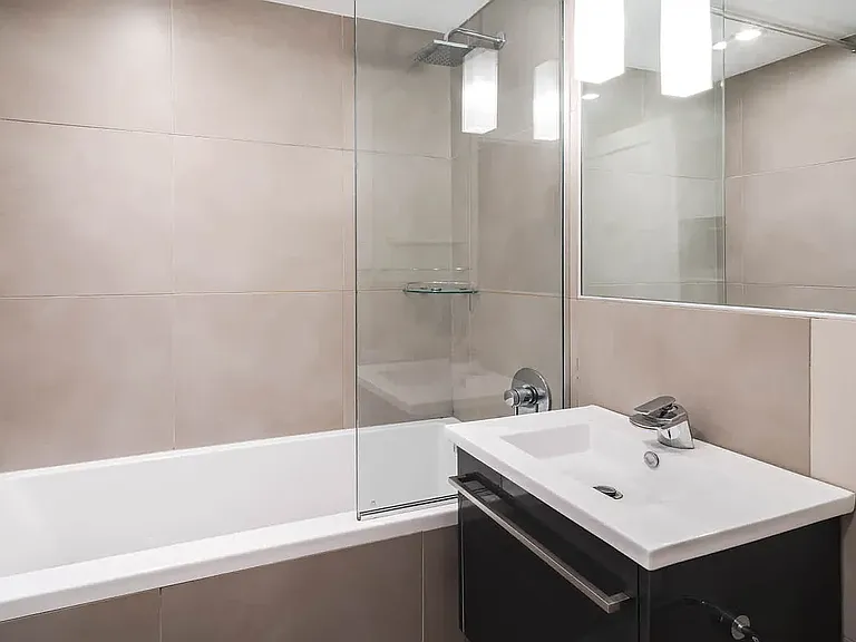 431 W 37th St #5E — Photo 13