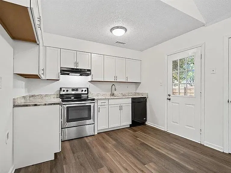 3 bed, 1110 sqft, $1,500 — Photo 3