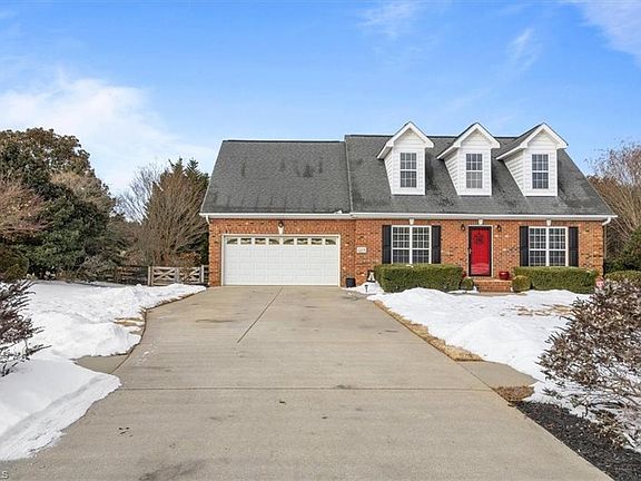 3rd image of 8205 Hunters Dr