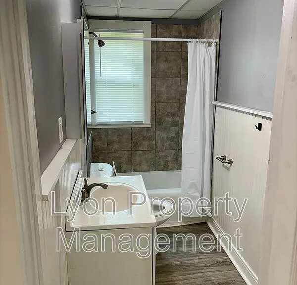 106 Winsor St #1 — Photo 6
