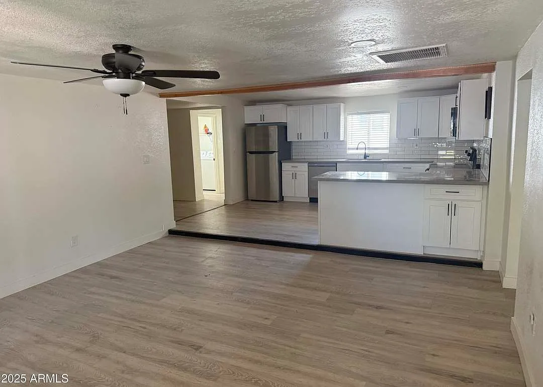 1518 E Cortez St — Photo 2
