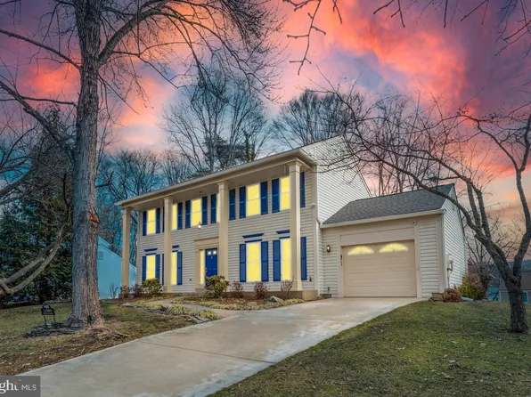 11989 Hedges Run Dr, Woodbridge, VA 22192