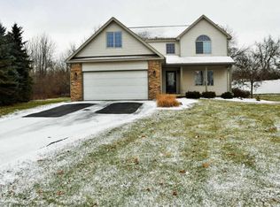 1520 Eden Gardens Dr, Fenton, MI 48430