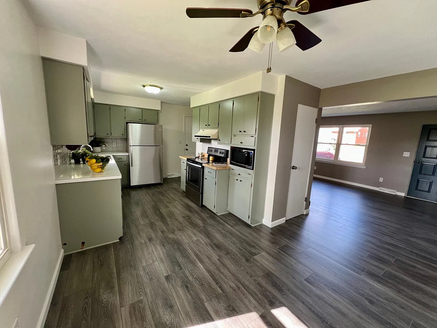 1514 Price Dr — Photo 3