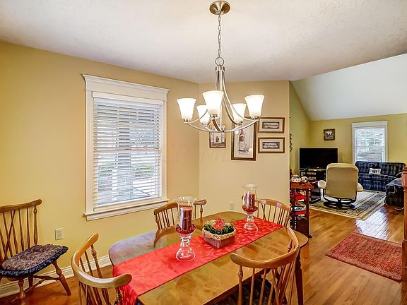 5th image of 410 Cottage Grv W