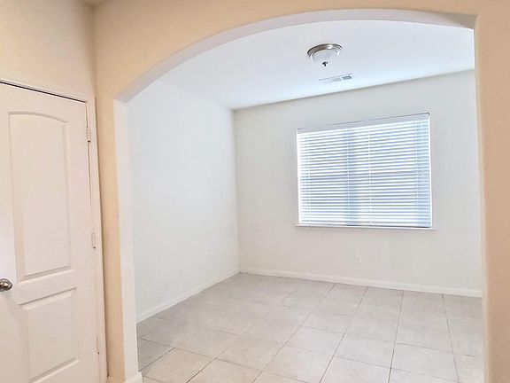 5th image of 2205 Mulberry Dr