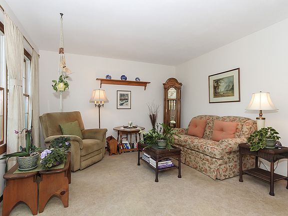 5th image of 419 Woodhollow Ln