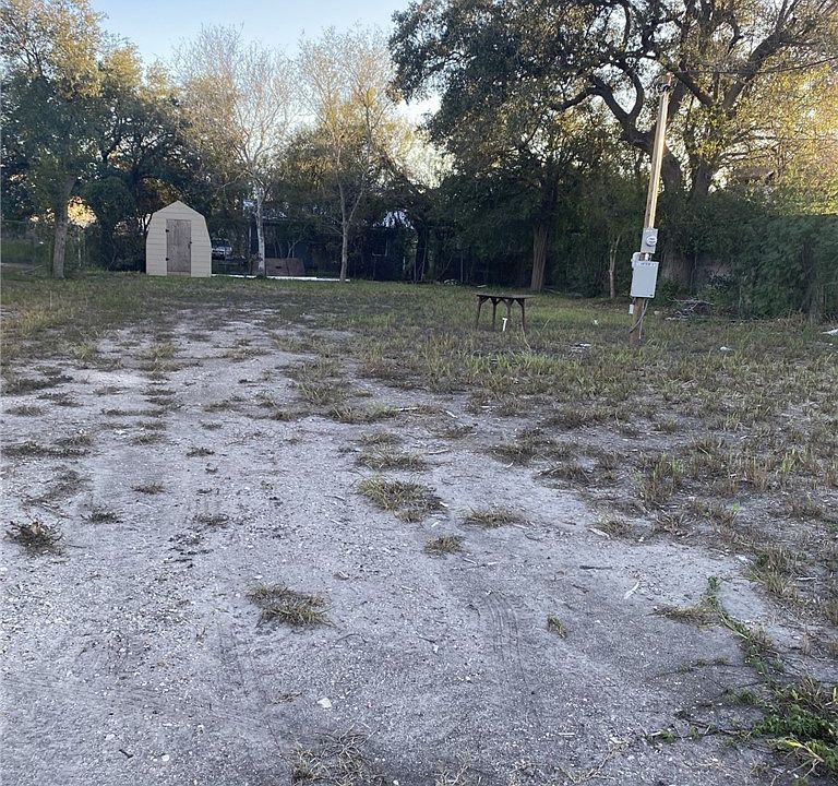 1st image of 724 W Front St