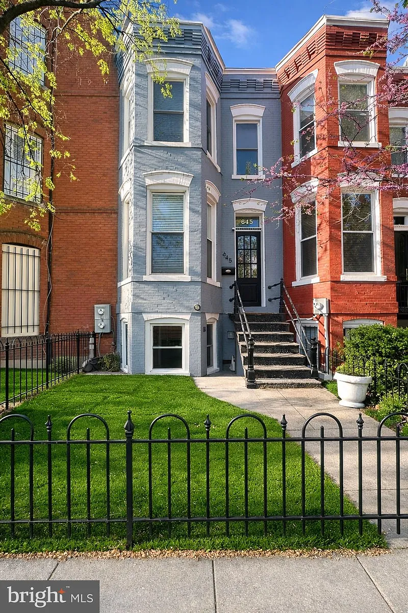 Photo 1 of 13 - 645 Q St NW - Washington, DC Primary Photo - 645 Q St NW