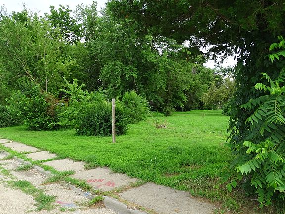 2nd image of 600 NE 3rd St