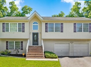 45 Viking Ave, Somerset, NJ 08873