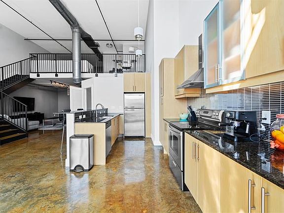 5th image of 185 NE 4th Ave APT 312