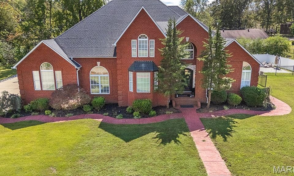 1st image of 902 Paradise Ln