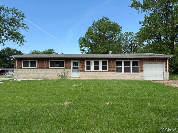 9715 Tullamoor Dr, Saint Louis, MO 63136