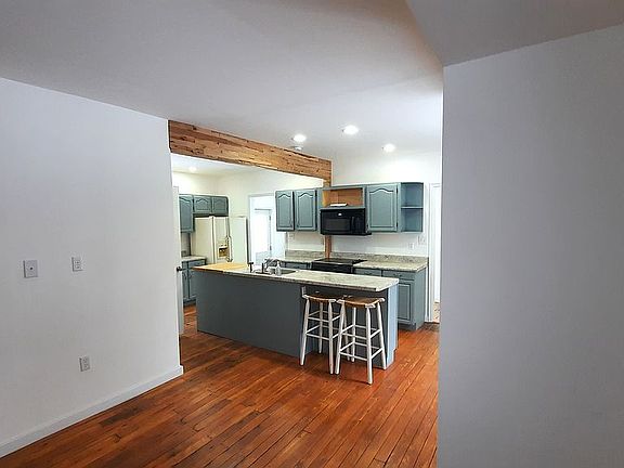 2nd image of 405 Niesen St