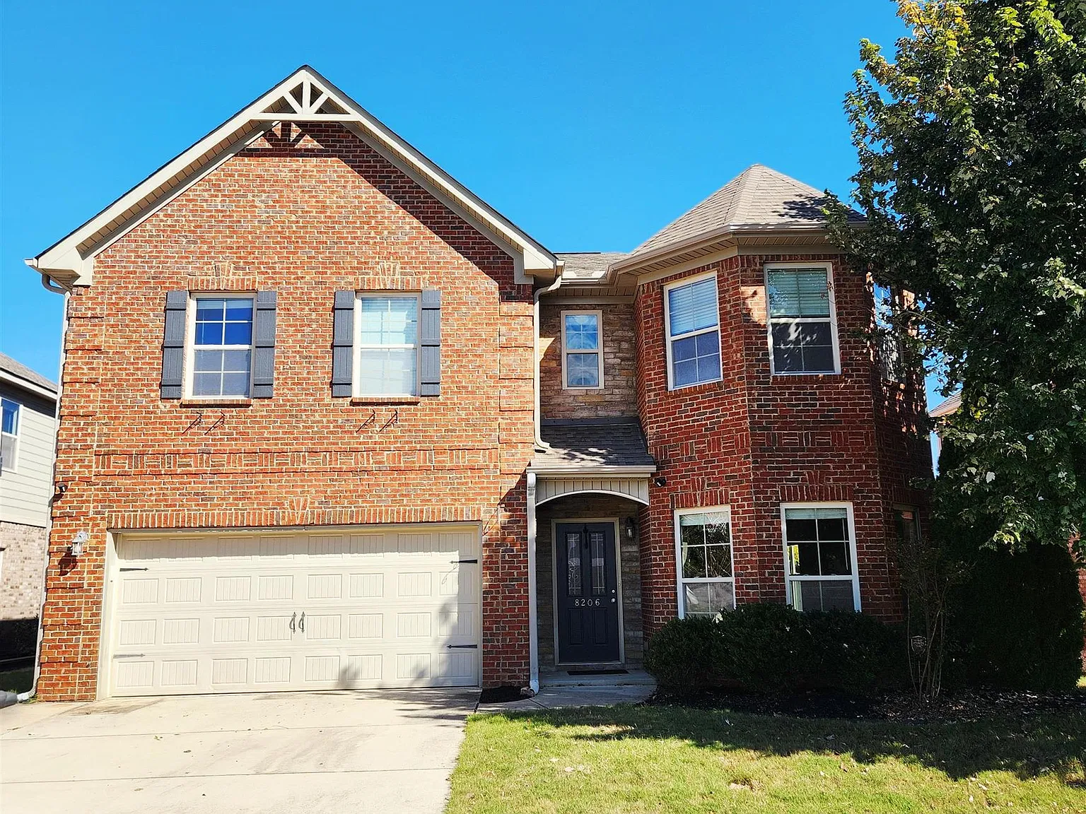 4 bed, 3.0 bath, 3212 sqft, $2,800 — Photo 1