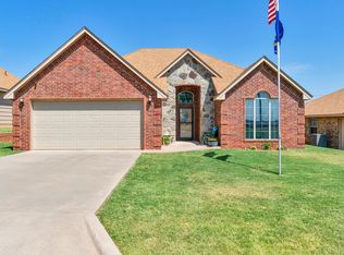 309 Ridgecrest Dr, Elk City, OK 73644