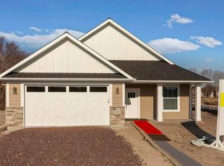 12781 Mentzer Trl, Lindstrom, MN 55045