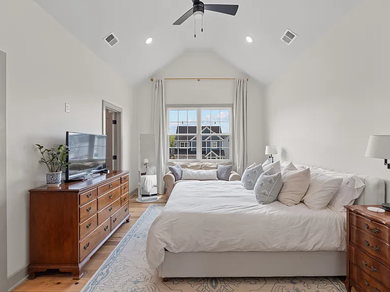 516 Shanti Dr — Photo 17