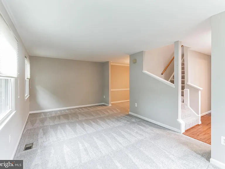 5335 Lake Cove Ct — Photo 3