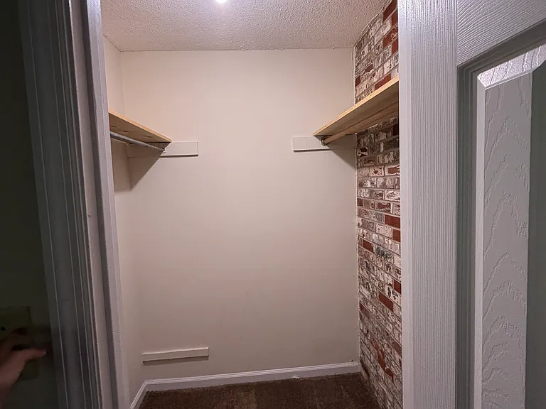 2406 Huffine Cir — Photo 8