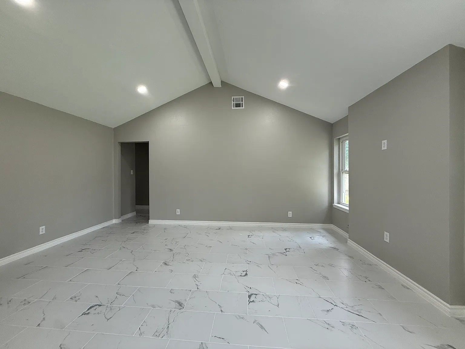 4 bed, 1563 sqft, $1,850 — Photo 1