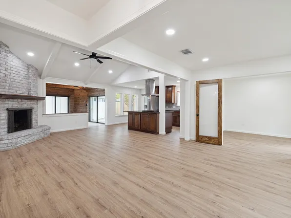 9719 Springmont Dr, Houston, TX 77080