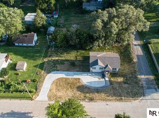 4917 Y St, Omaha, NE 68117