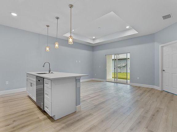 3rd image of 702 Broadway Ave