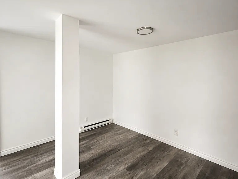 38 Ainslie St N #204 — Photo 6