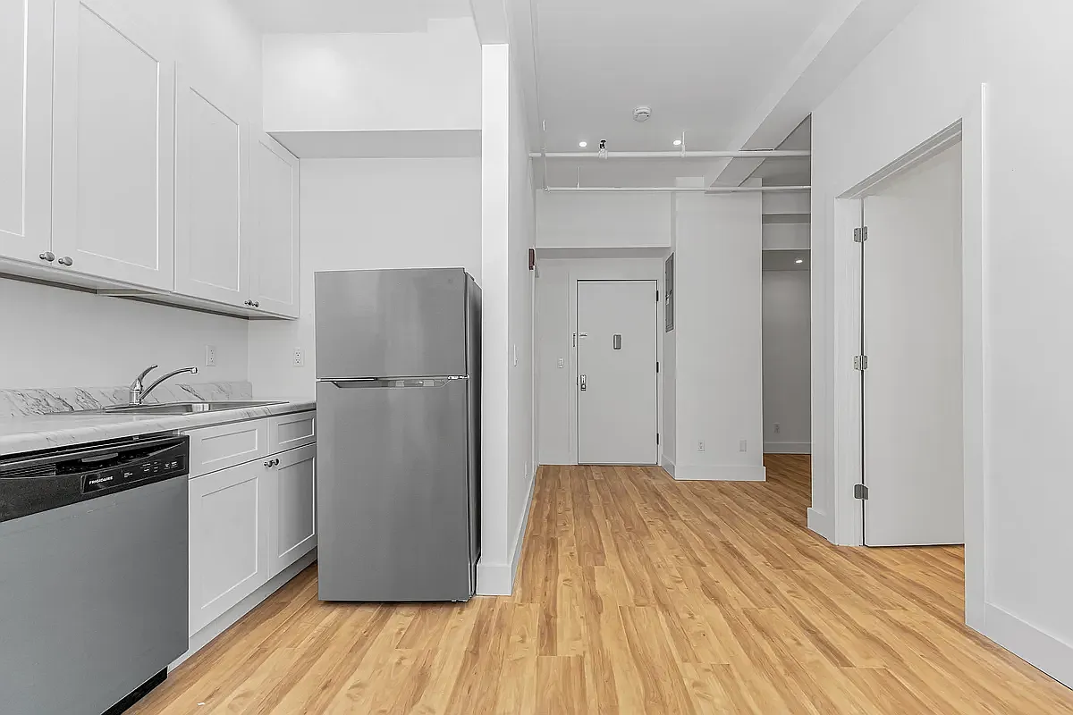248 W 35th St — Photo 4