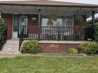 240 Wellesworth Dr, Toronto, ON M9C 4S6