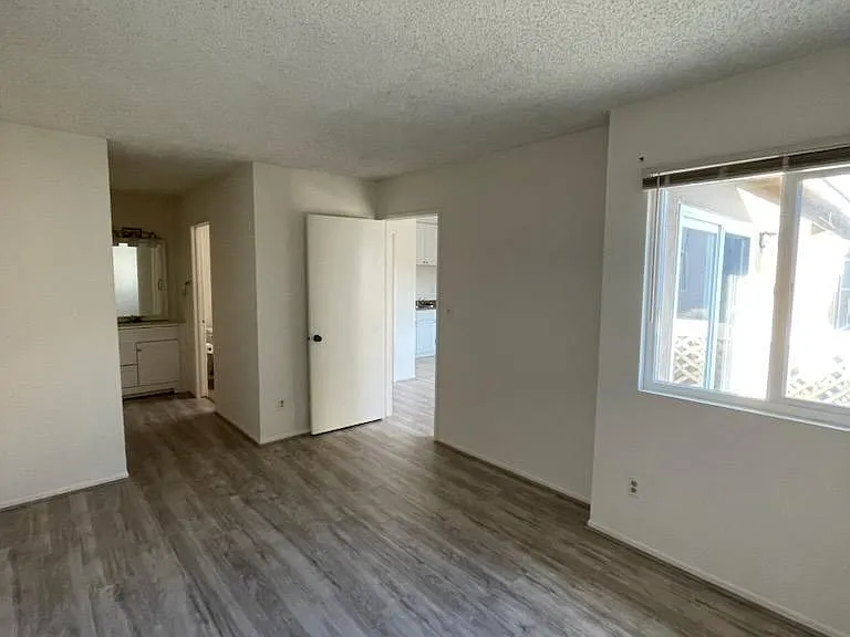 16961 Green Ln #5 — Photo 4