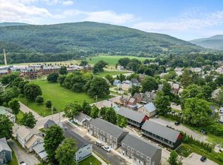 35 Gardner Ln, Waterbury, VT 05676