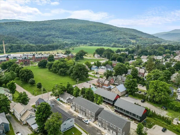 35 Gardner Lane, Waterbury, VT 05676