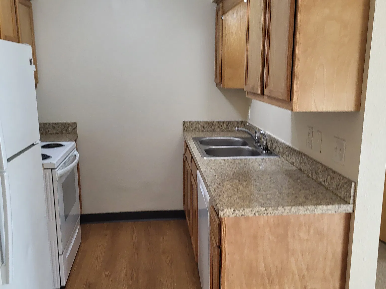 1 bed, 750 sqft, $995 — Photo 2