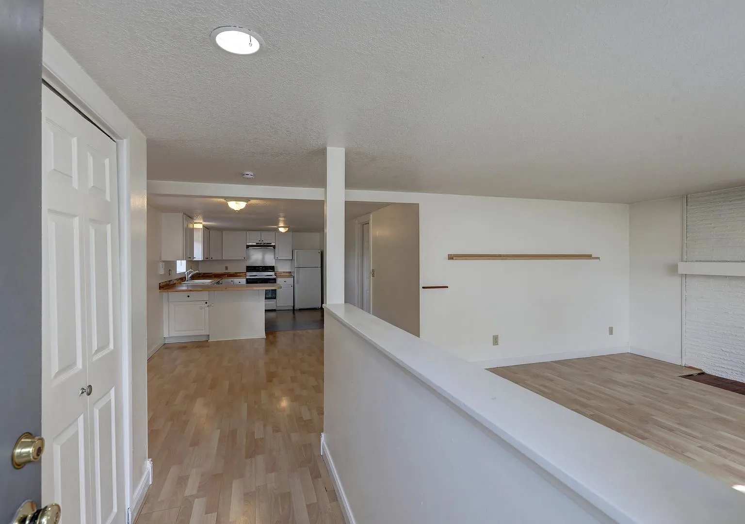 2 Bedroom Garden Apartment in Downtown Edmonds Duplex! — Photo 3