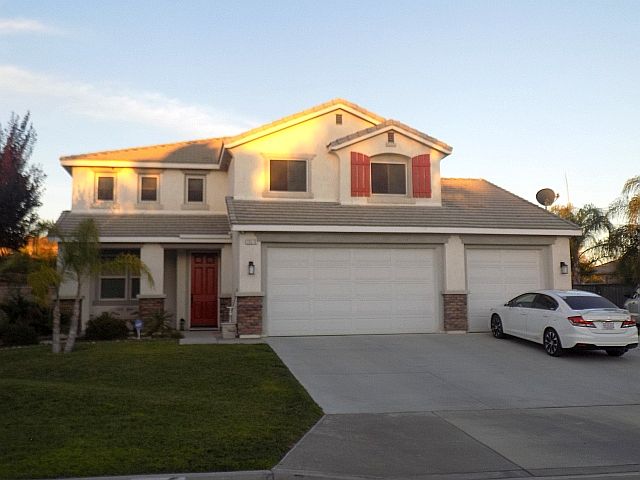 Large driveway w/ RV access!