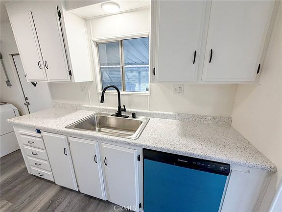 5th image of 104 Sir Tristram Dr #104