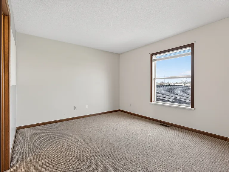 504 Seagraves Ave — Photo 17