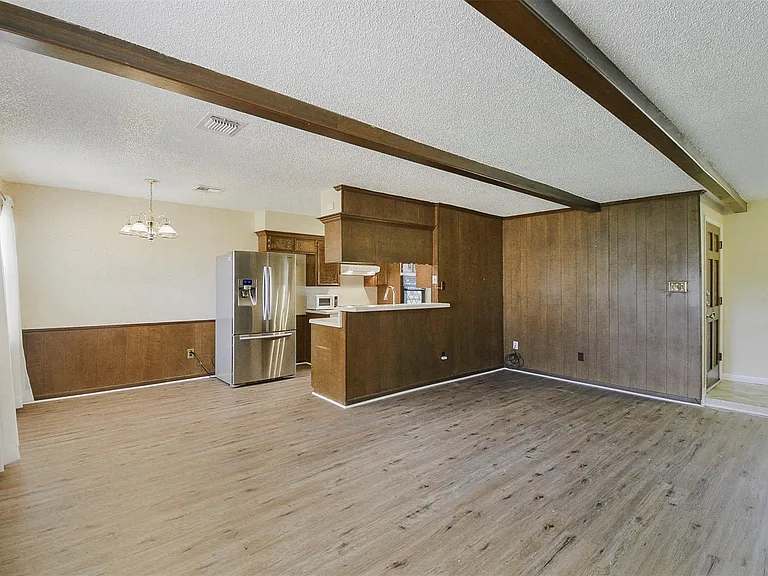 13915 Roundstone Ln — Photo 8