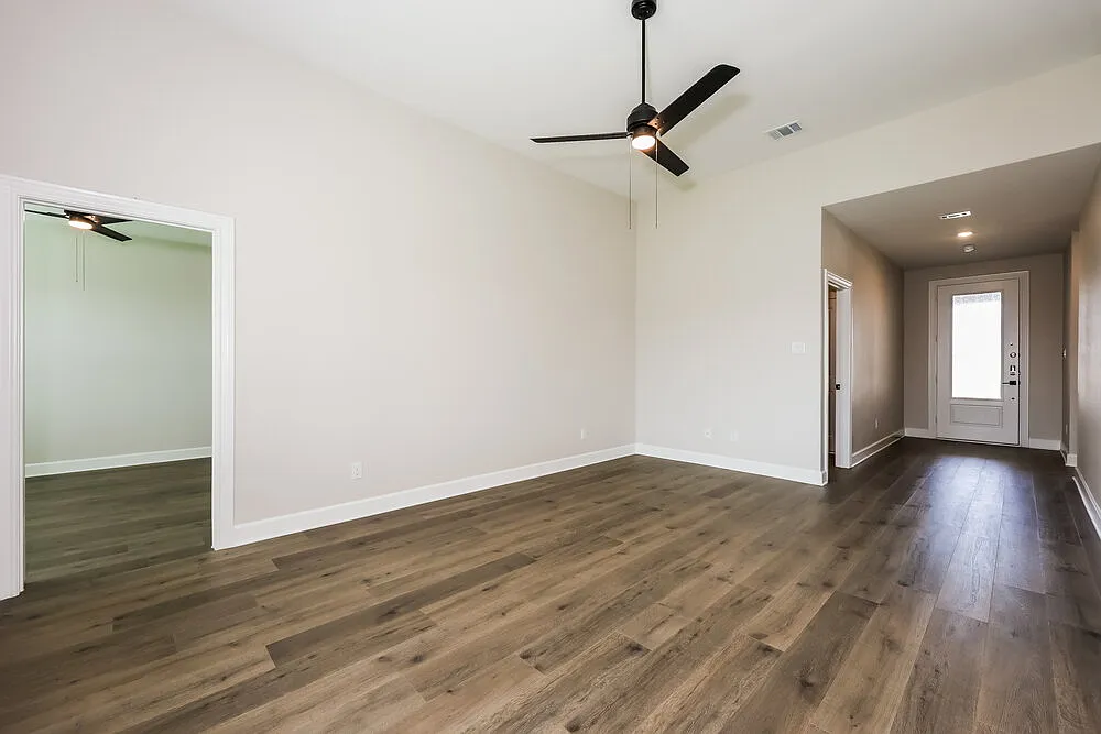 3 bed, 2.0 bath, 1376 sqft, $2,135 — Photo 3