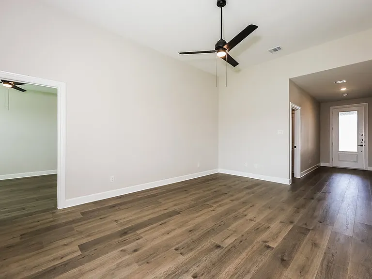 345 Magnolia Blvd — Photo 3