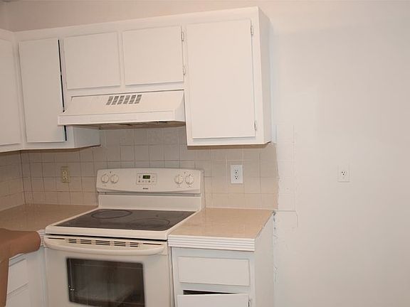 2nd image of 1465 Sussex Dr