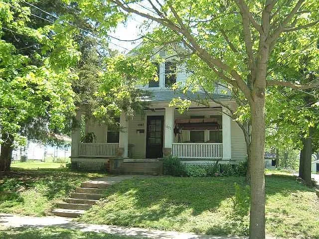 1007 S Locust St photo 1