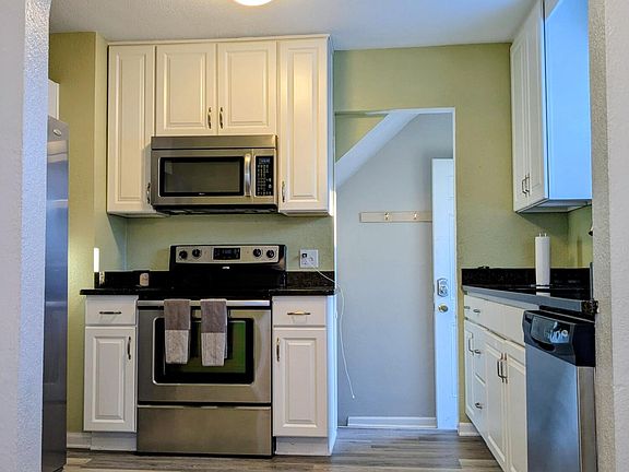 2nd image of 3133 Glencairn Ave