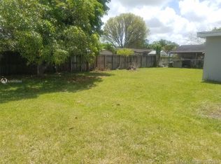 1560 N Bluebird Ln, Homestead, FL 33035